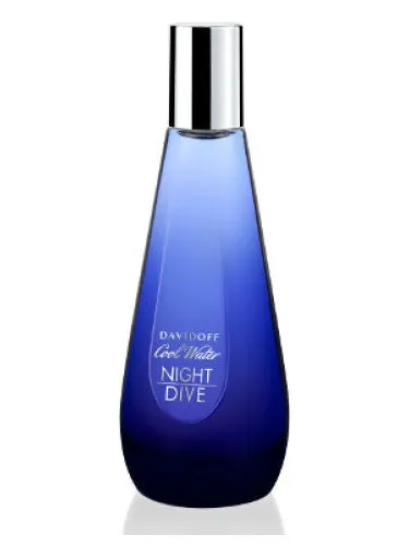 Imagen de Cool Water Night Dive Woman