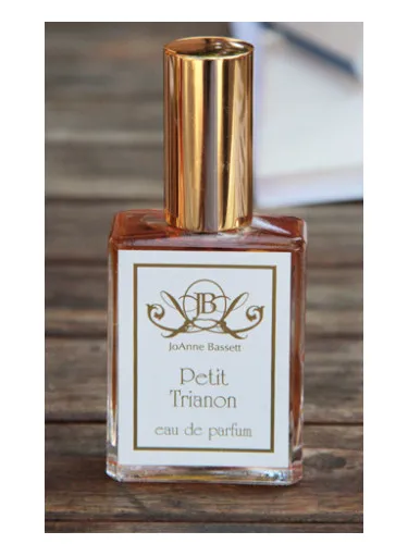 Perfume Petit Trianon de JoAnne Bassett