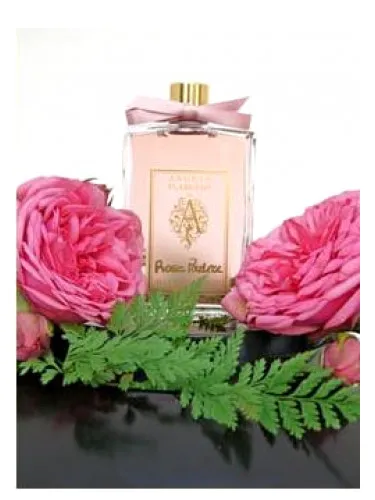 Perfume Rose Poudree de Angela Flanders