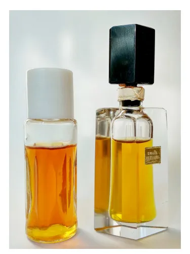 Perfume Rīdziniece (Рижанка) de Dzintars