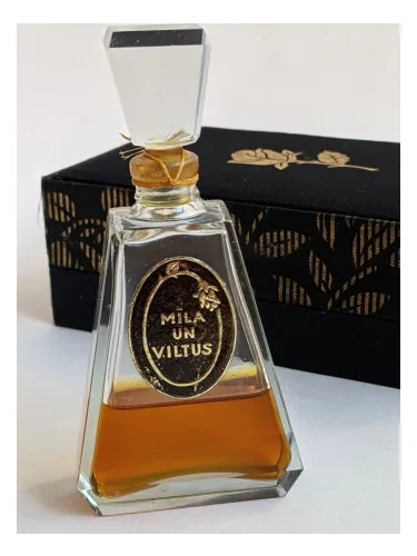 Perfume Mīla un viltus (Коварство и любовь) de Dzintars