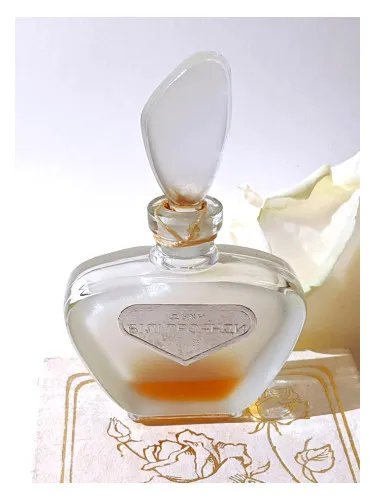 Perfume Белые розы - White Roses de Red Carnation – Красная гвоздика