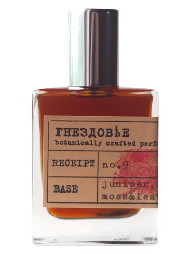 Perfume No.9 Darkwood de Gnezdovje Parfumerie