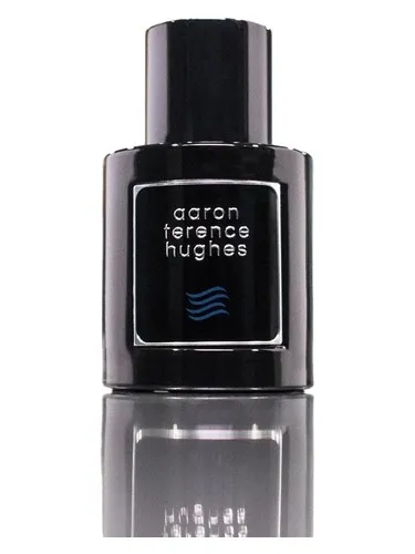 Perfume Water de Aaron Terence Hughes